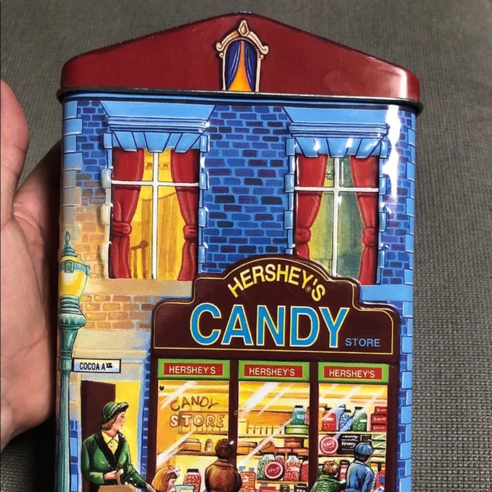 Hershey’s candy store tin